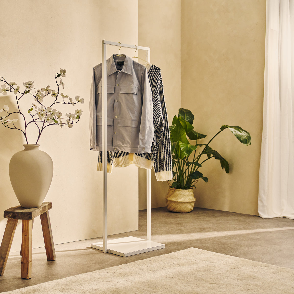 BASIS clothes rack